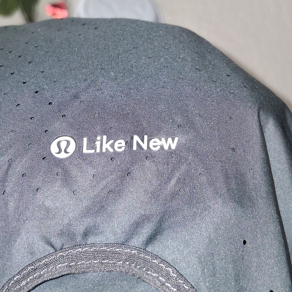 Lululemon Burgundy Full Zip Breathable Mesh Running Vest Women's Size S - Picture 13 of 15